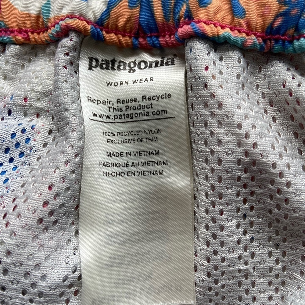 Patagonia Barely Baggies Shorts Waratah Pink Reef 2.5” Sz XL Outdoor Preppy - Picture 6 of 12